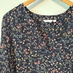 Reitmans | Floral Navy Blouse 🧺 🪻